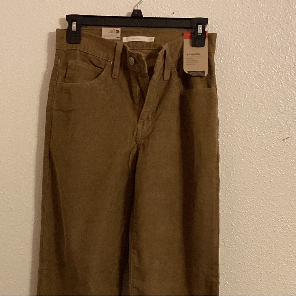 NWT Women’s Levi’s 94 Baggy Tan Corduroy z24 X 31 Straight Leg